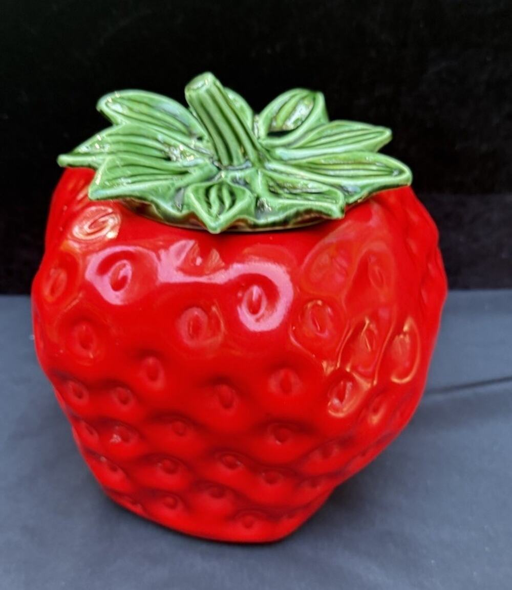 Vtg 1950s McCoy Strawberry Pottery Ceramic Cookie Jar Canister Green Stem Lid